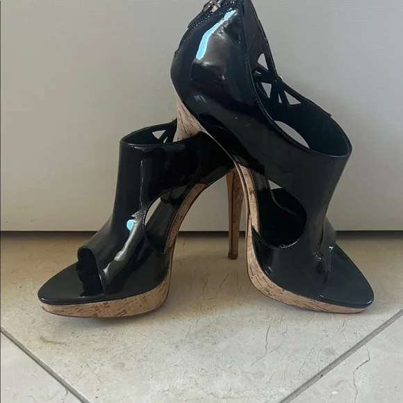 Dior Black Patent Leather Heels with Cork Accents - Picture 3 of 7